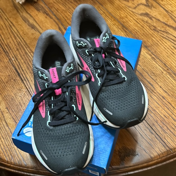 Women’s Brook Ghost 14 Cushion Shoes - Picture 1 of 9